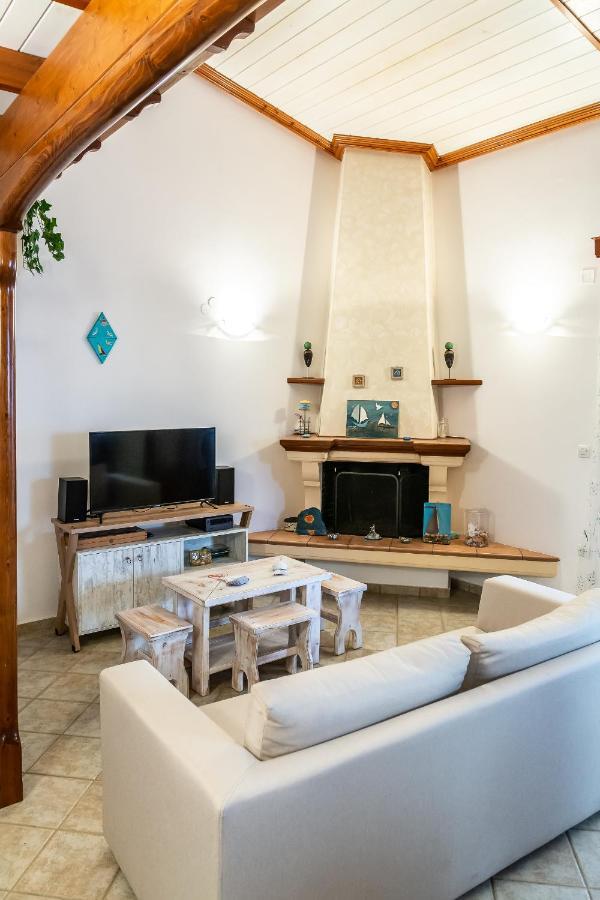 Papadogiannopoulos House Aigio Exterior photo