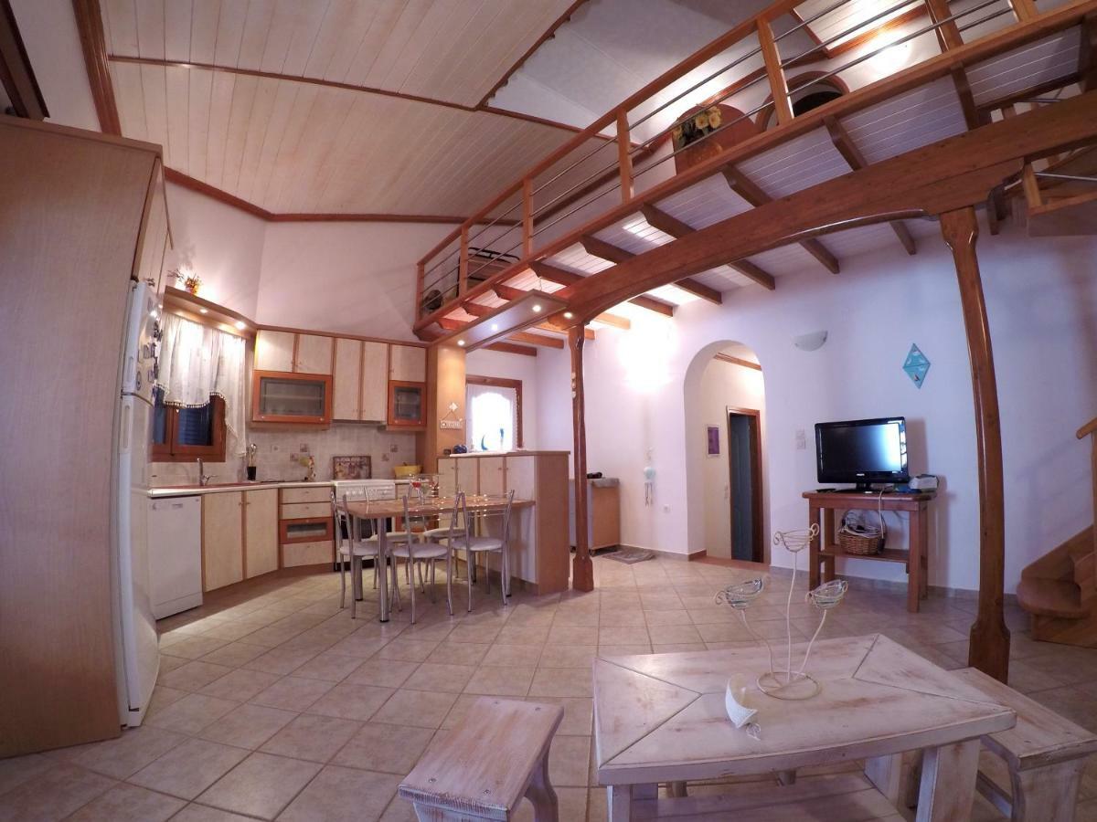Papadogiannopoulos House Aigio Exterior photo